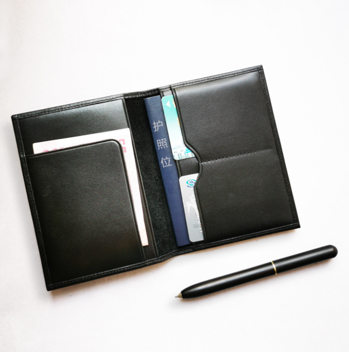 牛皮護照包配紅木筆 可定制logo手感軟 商務(wù)禮品套裝定制